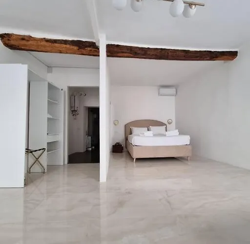 Apartment The Heritage- At Trevi Fountain- Rome